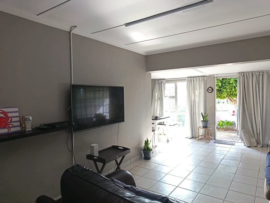 To Let 3 Bedroom Property for Rent in Aston Bay Eastern Cape